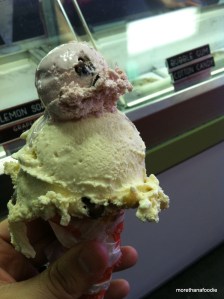 izzy's marshall st.paul minnesota ice cream bobby flay throwdown